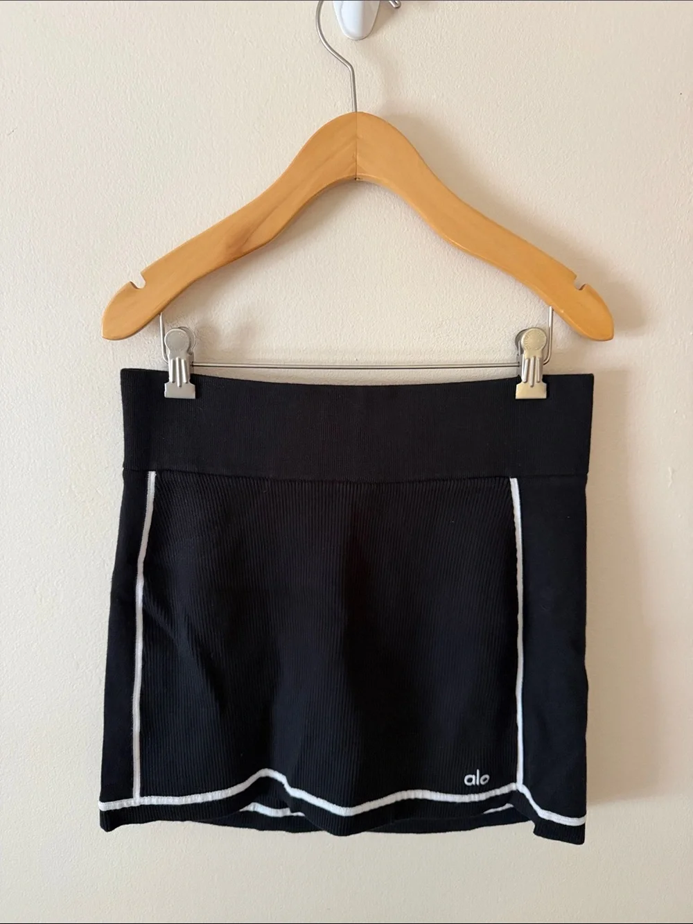 Alo Yoga Ribbed Sweater Knit Highline Black and White Mini Skirt Size M